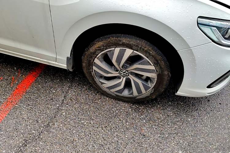 Used Volkswagen Bora 2024 200TSI DSG Smart Drive Edition Right Front Wheel Hub