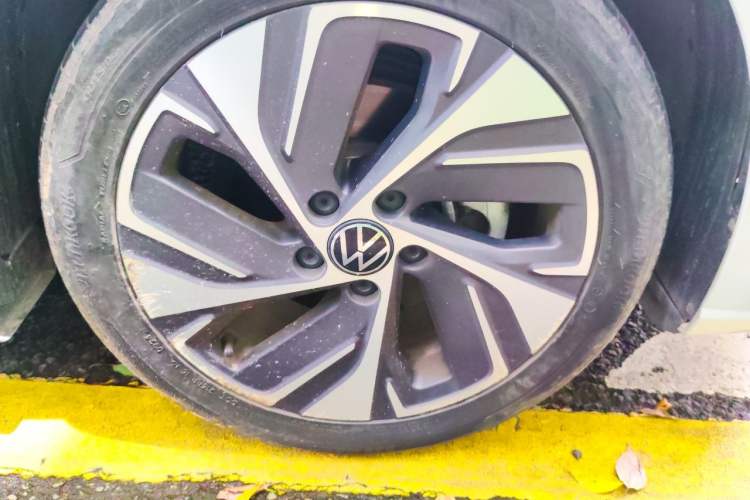 Used Volkswagen Bora 2024 300TSI DSG Prestige Edition Right Front Wheel Hub