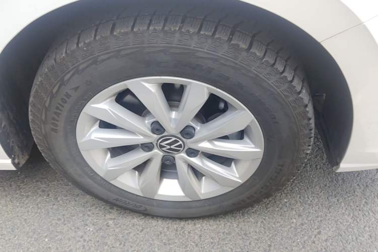 Used Volkswagen Bora 2024 200TSI DSG Comfort Edition Right Front Wheel Hub