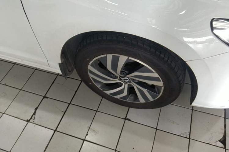Used Volkswagen Bora 2024 200TSI DSG Smart Drive Edition Right Front Wheel Hub