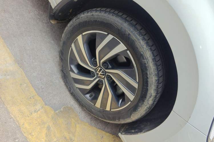 Used Volkswagen Bora 2024 280TSI DSG Comfort Edition Right Front Wheel Hub