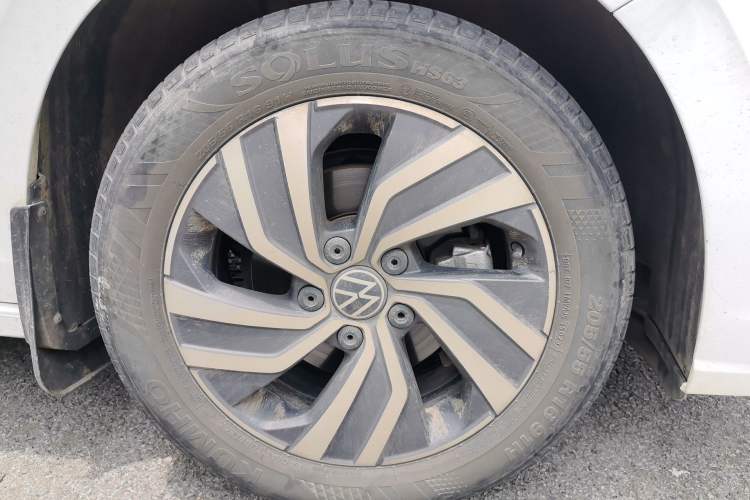 Used Volkswagen Bora 2024 200TSI DSG Smart Drive Edition Right Front Wheel Hub