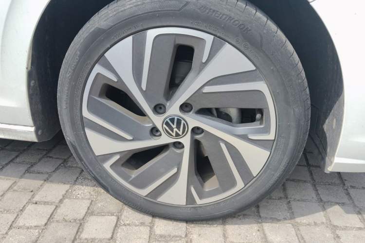 Used Volkswagen Bora 2024 300TSI DSG Prestige Edition Right Front Wheel Hub