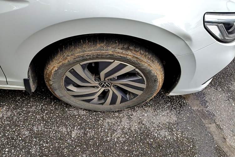 Used Volkswagen Bora 2024 200TSI DSG Smart Drive Edition Right Front Wheel Hub