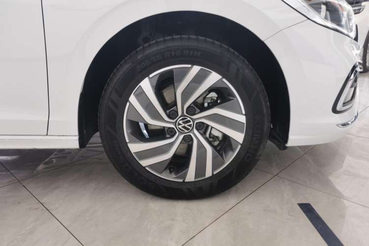Used Volkswagen Bora 2024 280TSI DSG Comfort Edition Right Front Wheel Hub