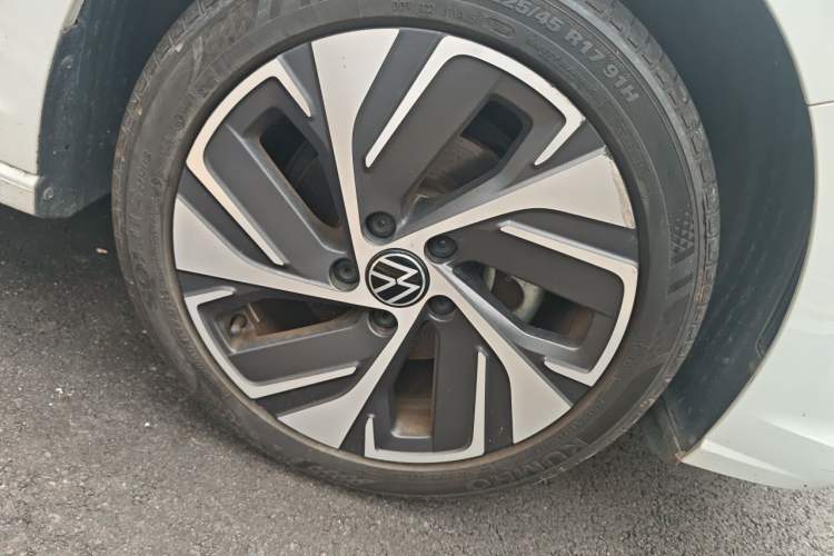 Used Volkswagen Bora 2024 300TSI DSG Prestige Edition Right Front Wheel Hub