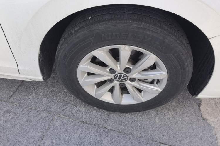 Used Volkswagen Bora 2024 200TSI DSG Comfort Edition Right Front Wheel Hub