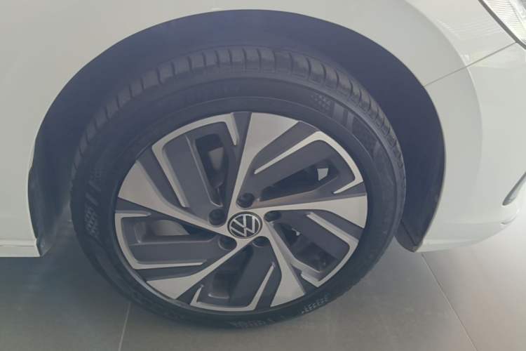 Used Volkswagen Bora 2024 200TSI DSG EnjoyDrive PRO Edition Right Front Wheel Hub