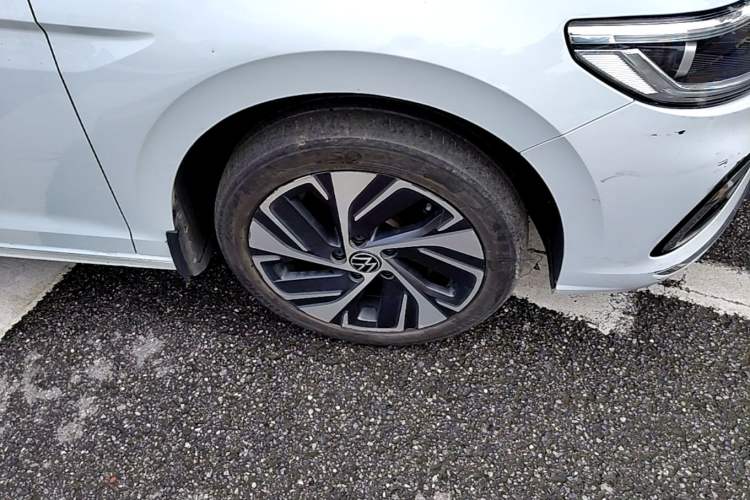 Used Volkswagen Bora 2024 200TSI DSG EnjoyDrive PRO Edition Right Front Wheel Hub