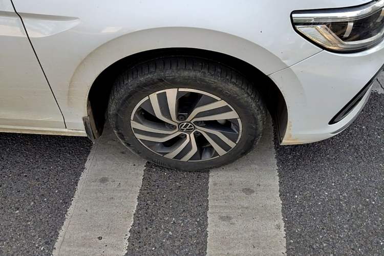 Used Volkswagen Bora 2024 200TSI DSG Smart Drive Edition Right Front Wheel Hub