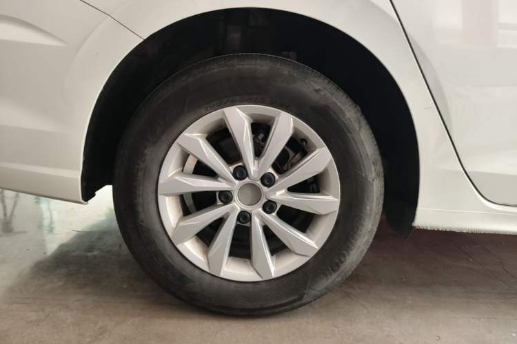 Used Volkswagen Bora 2024 200TSI DSG Comfort Edition Right Rear Wheel Hub