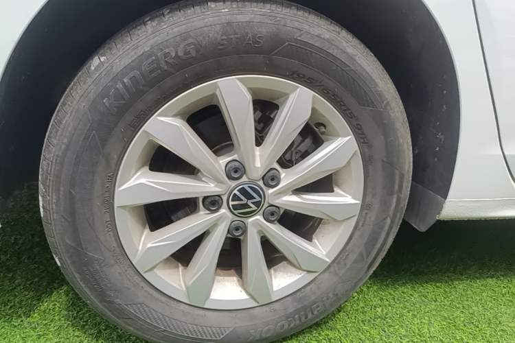 Used Volkswagen Bora 2024 200TSI DSG Comfort Edition Right Rear Wheel Hub