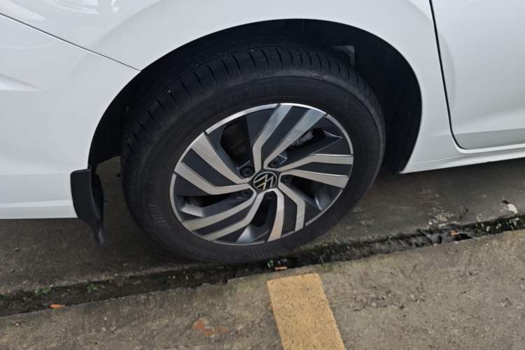 Used Volkswagen Bora 2024 200TSI DSG Joyful Drive Edition Right Rear Wheel Hub