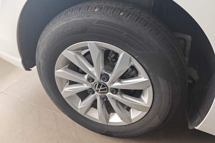 Used Volkswagen Bora 2024 200TSI DSG Comfort Edition Right Rear Wheel Hub