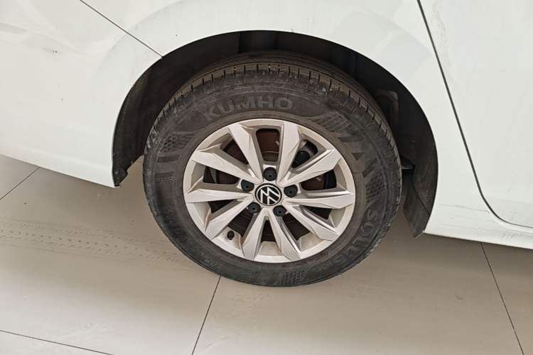 Used Volkswagen Bora 2024 200TSI DSG Comfort Edition Right Rear Wheel Hub