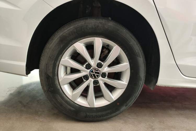 Used Volkswagen Bora 2024 200TSI DSG Comfort Edition Right Rear Wheel Hub