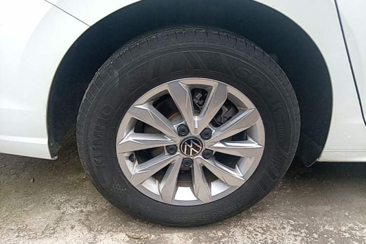 Used Volkswagen Bora 2024 200TSI DSG Comfort Edition Right Rear Wheel Hub