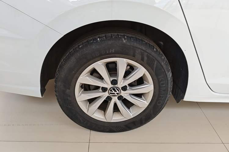 Used Volkswagen Bora 2024 200TSI DSG Comfort Edition Right Rear Wheel Hub