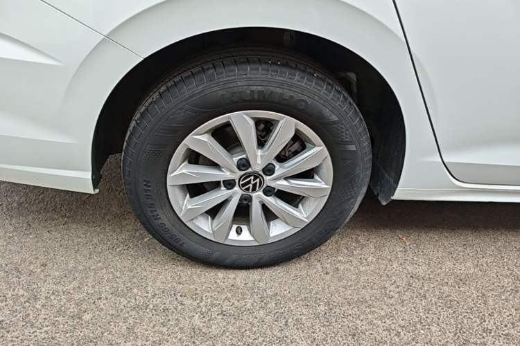 Used Volkswagen Bora 2024 200TSI DSG Comfort Edition Right Rear Wheel Hub