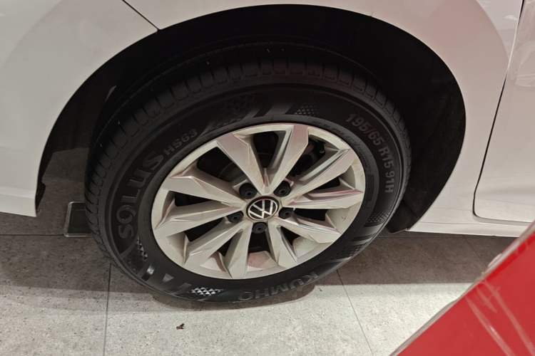 Used Volkswagen Bora 2024 200TSI DSG Comfort Edition Right Rear Wheel Hub
