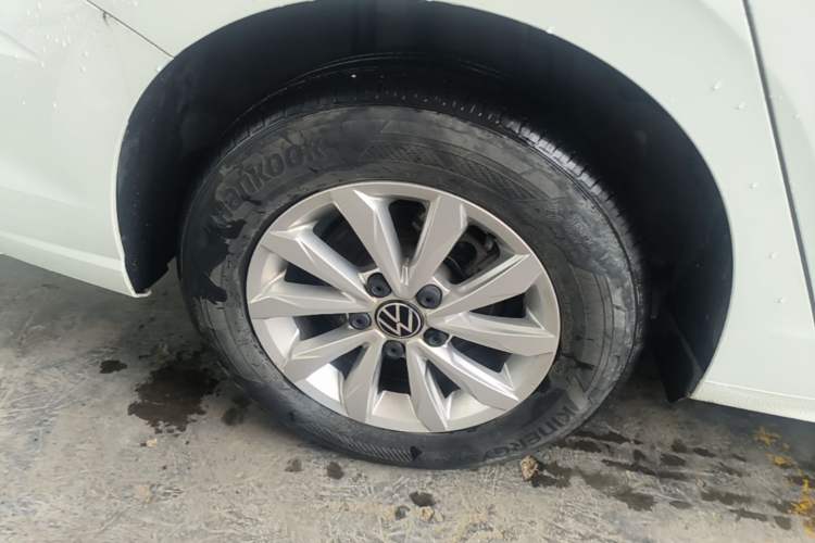 Used Volkswagen Bora 2024 200TSI DSG Comfort Edition Right Rear Wheel Hub