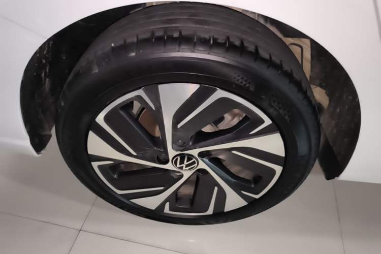Used Volkswagen Bora 2024 300TSI DSG Prestige Edition Right Rear Wheel Hub
