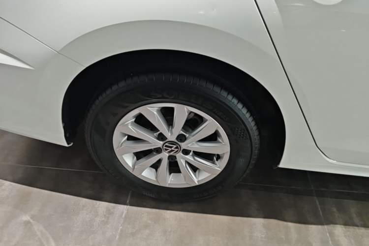 Used Volkswagen Bora 2024 200TSI DSG Comfort Edition Right Rear Wheel Hub