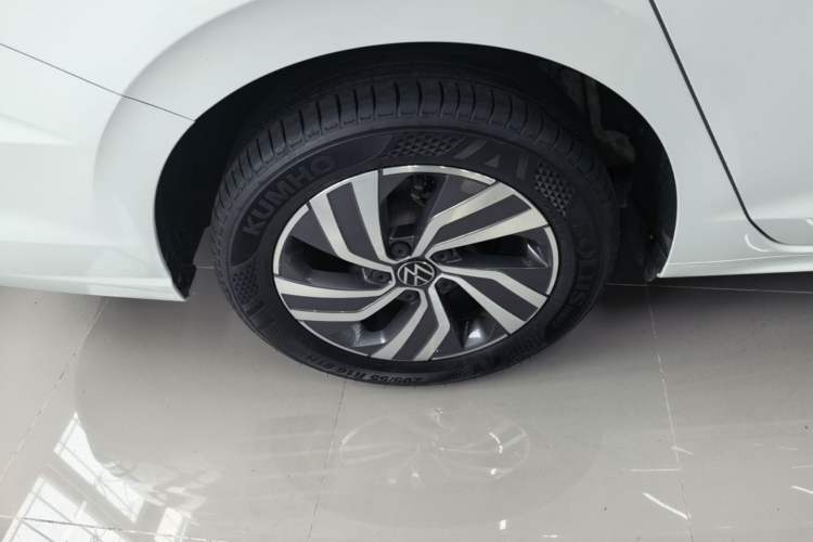 Used Volkswagen Bora 2024 280TSI DSG Comfort Edition Right Rear Wheel Hub