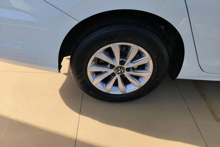 Used Volkswagen Bora 2024 200TSI DSG Comfort Edition Right Rear Wheel Hub