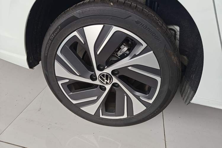 Used Volkswagen Bora 2024 200TSI DSG EnjoyDrive PRO Edition Right Rear Wheel Hub