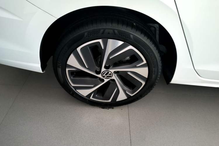 Used Volkswagen Bora 2024 200TSI DSG EnjoyDrive PRO Edition Right Rear Wheel Hub
