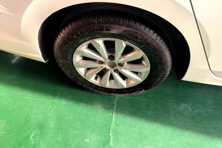 Used Volkswagen Bora 2024 200TSI DSG Comfort Edition Right Rear Wheel Hub