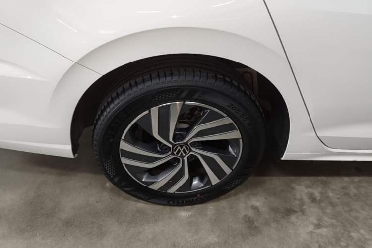 Used Volkswagen Bora 2024 280TSI DSG Comfort Edition Right Rear Wheel Hub
