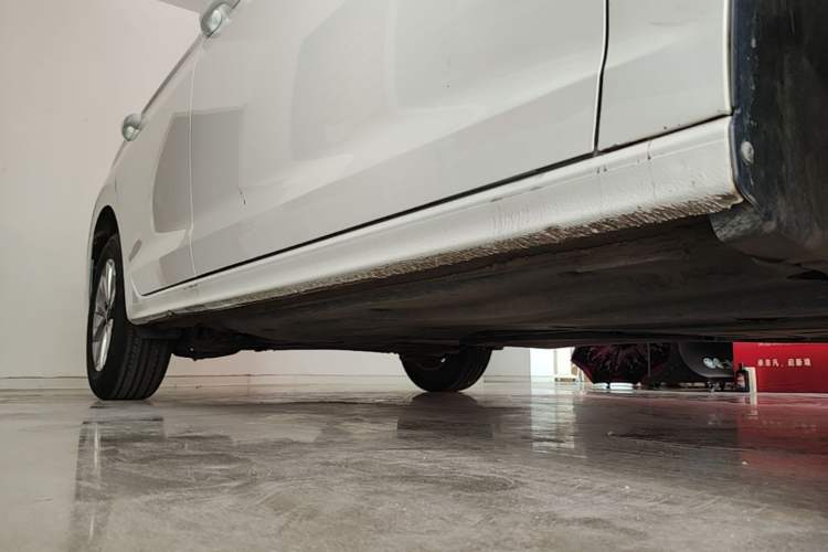 Used Volkswagen Bora 2024 200TSI DSG Comfort Edition Right Side Sill