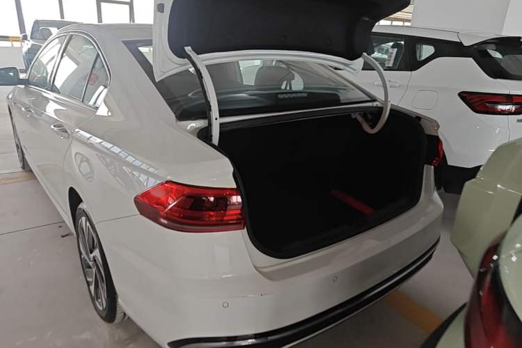 Used Volkswagen Bora 2024 300TSI DSG Prestige Edition Trunk