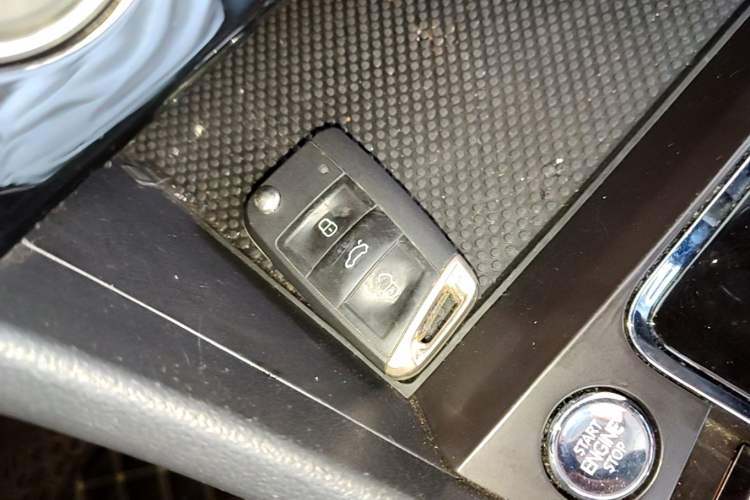 Used Volkswagen Bora 2024 200TSI DSG EnjoyDrive PRO Edition Vehicle Key