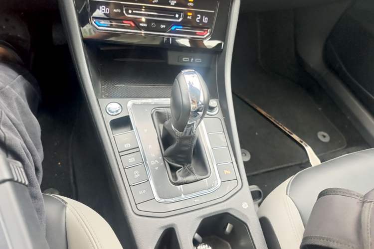 Used Volkswagen Bora 2025 300TSI DSG Prestige Edition Gear Lever