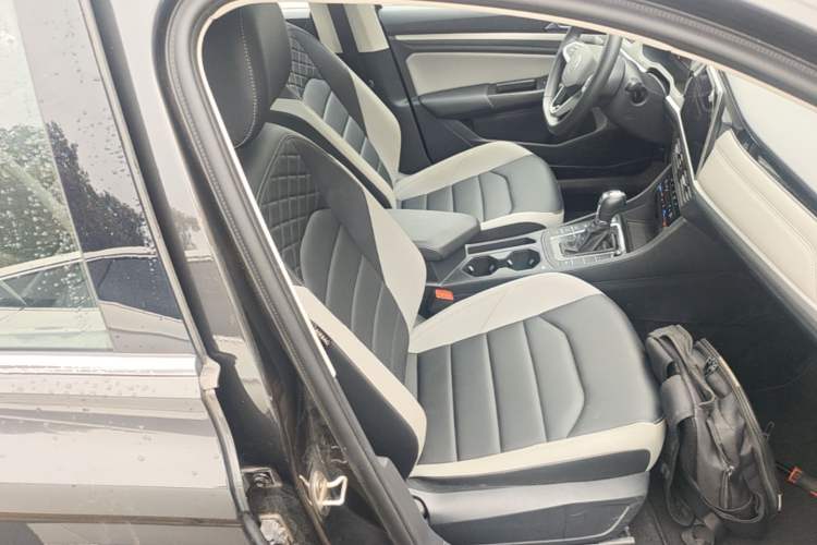 Used Volkswagen Bora 2025 300TSI DSG Prestige Edition Right Front Seat