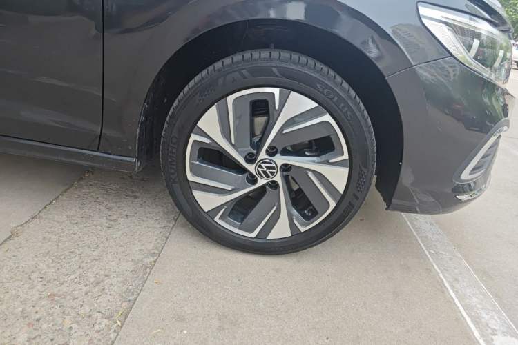 Used Volkswagen Bora 2025 200TSI DSG Enjoy PRO Edition Right Front Wheel Hub