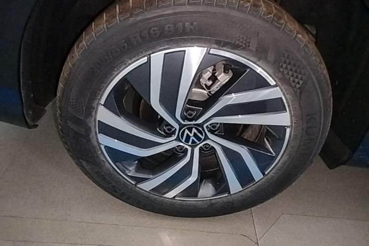 Used Volkswagen Bora 2025 200TSI DSG Enjoy Driving Navigation Edition Right Rear Wheel Hub