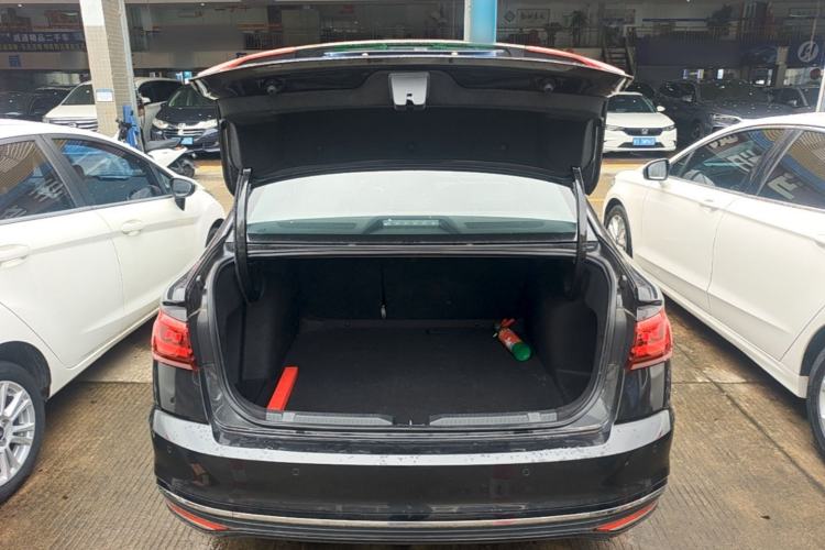 Used Volkswagen Bora 2025 300TSI DSG Prestige Edition Trunk