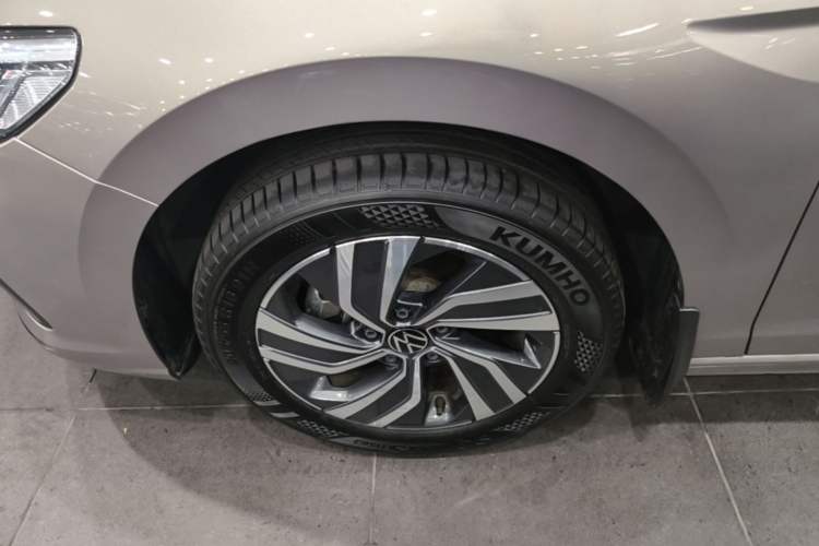 Used Volkswagen Bora 2025 280TSI DSG Comfort Edition Left Front Wheel Hub