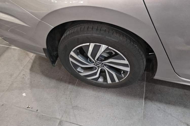 Used Volkswagen Bora 2025 280TSI DSG Comfort Edition Right Rear Wheel Hub