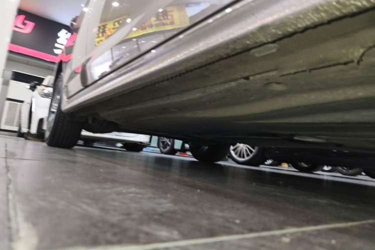 Used Volkswagen Bora 2025 280TSI DSG Comfort Edition Right Side Sill