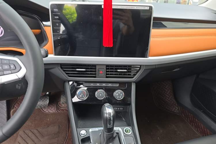 Used Volkswagen Bora 2025 200TSI DSG Enjoy Driving Navigation Edition Audio And AC Panel