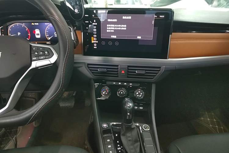 Used Volkswagen Bora 2025 Model, Facelifted 200TSI DSG Yuexing PRO Edition Audio And AC Panel