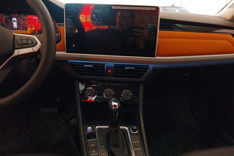 Used Volkswagen Bora 2025 Facelifted 200TSI DSG Yuexing Navigation Edition Audio And AC Panel