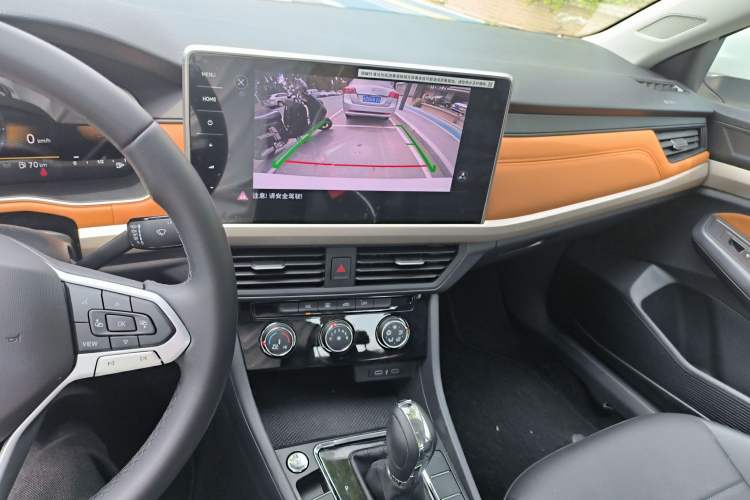 Used Volkswagen Bora 2025 200TSI DSG Enjoy Driving Navigation Edition Audio And AC Panel