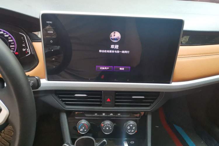 Used Volkswagen Bora 2025 Model, Facelifted 200TSI DSG Yuexing PRO Edition Audio And AC Panel