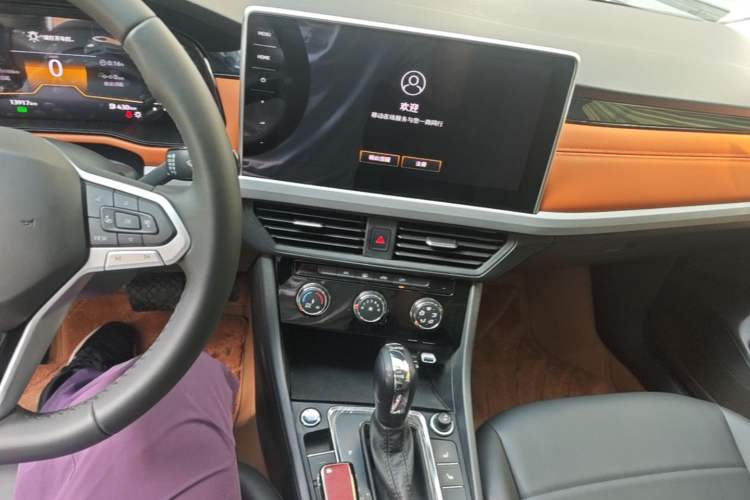 Used Volkswagen Bora 2025 Facelifted 200TSI DSG Yuexing Navigation Edition Audio And AC Panel